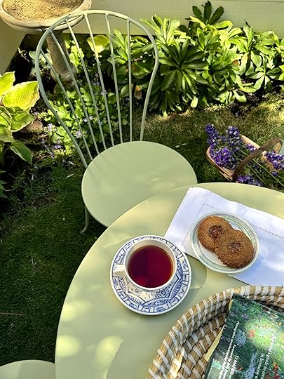 Topshottablechairdappledsunslitteacup2nd