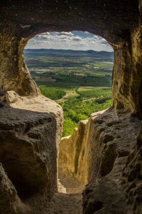 Скален манастир