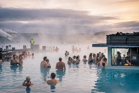 crowded blue lagoon iceland