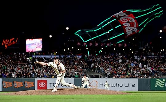 San Francisco Giants starting pitcher Logan Webb (62) pitches against...