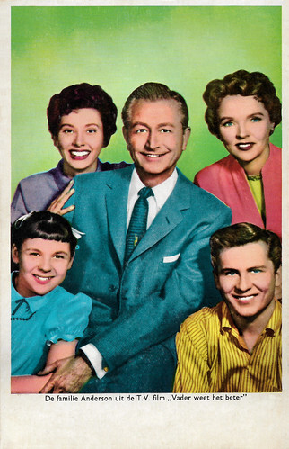 Robert Young, Lauren Chapin, Billy Gray, Elinor Donahue and Jane Wyatt in Father Knows Best (1954-1960)