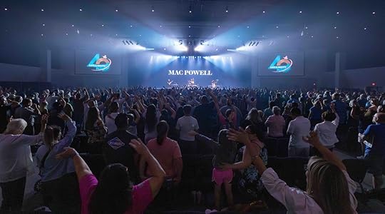Mac Powell crowd