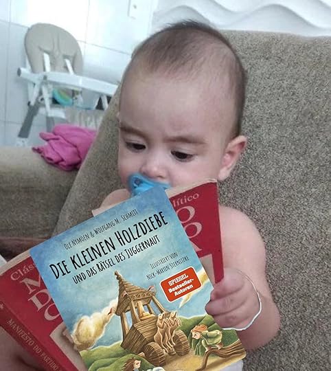 Wolfgang-Ole beim Lesen linker Theorie