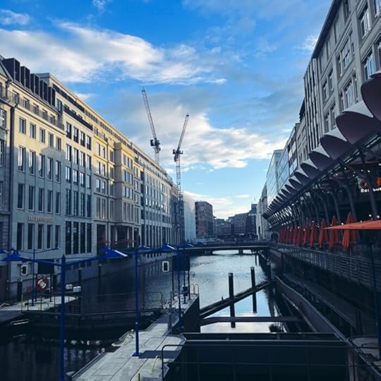 Fleetblick in der Hamburger Innenstadt, rechts die Karl-Lagerfeld-Promenade