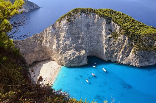 Discover Affordable Luxury with Flyer Club's Cheapest Business Class Flights to Greece
