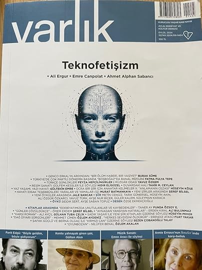 Varlık Dergisinin Eylül 2024 sayısının kapağı. Pastel bir mavi tonun ağırlıklı olduğu kapakta Teknofetişizm başlığının altında dosya yazarlarının adı ve bir robot görseli var. Daha aşağıda dergideki diğer içerikler yazıyor.
