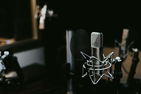 21 AI Podcasting Tools for Editing, Marketing & Growing Your Show