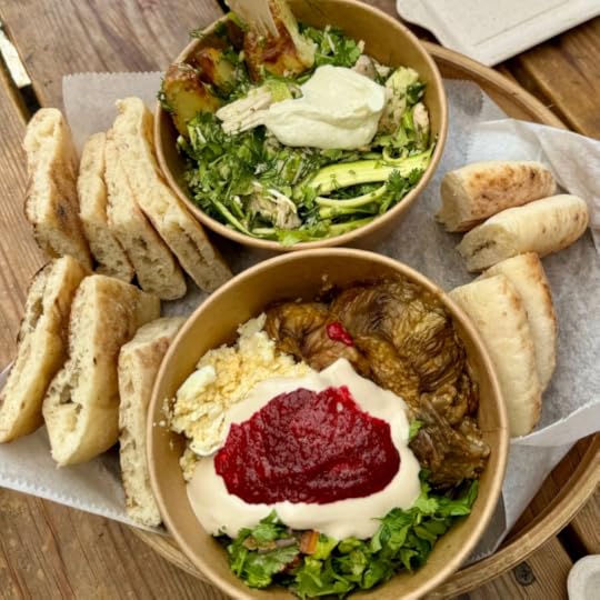 Pita et salade d'aubergine ou de poulet effiloché