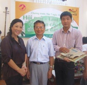 Bà mẹ Hoàng Anh, Bs ĐHN và 