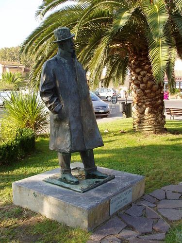 Torre del Lago, statue of Giacomo Puccini by Paul Troubetzkoy