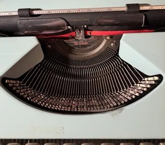 close-up photo of typewriter typebasket
