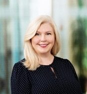Shelly MacConnell headshot discussing menopause and perimenopause