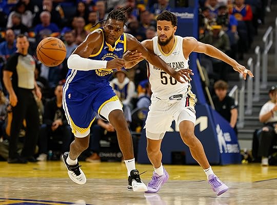 Golden State Warriors’ Kevon Looney (5) fights for a loose...