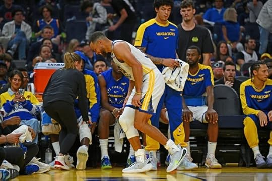 Golden State Warriors' Stephen Curry (30) hobbles off the court after sustaining an injury to his left ankle in the fourth quarter of their NBA game at Chase Center in San Francisco, Calif., on Sunday, Oct. 27, 2024. Curry would leave and head to the locker room. (Jose Carlos Fajardo/Bay Area News Group)