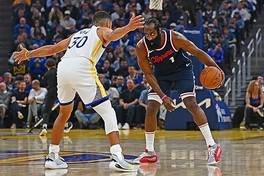 Golden State Warriors’ Stephen Curry (30) guards Los Angeles Clippers’...