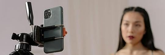 Come l’Intelligenza Artificiale Sta Rendendo la Creazione di Video Semplice ed Economica