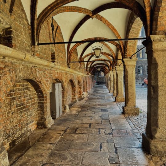 Ein Säulengang im Marienkirchhof, Lübeck
