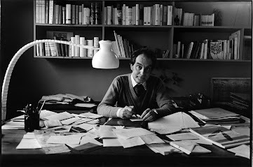 italo calvino at desk