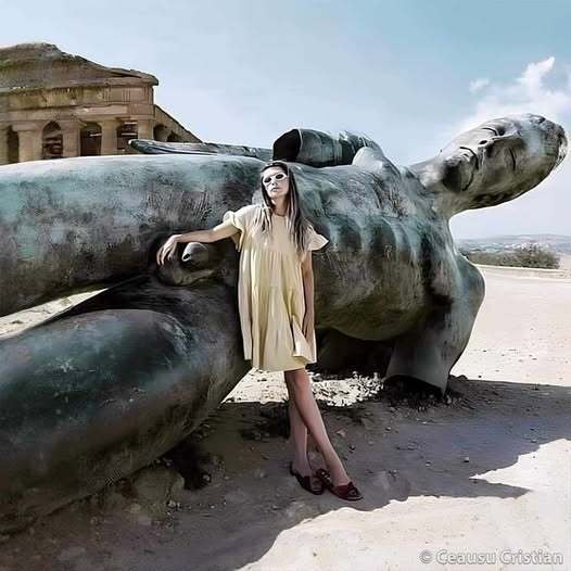 Може да бъде изображение с 1 човек и паметник