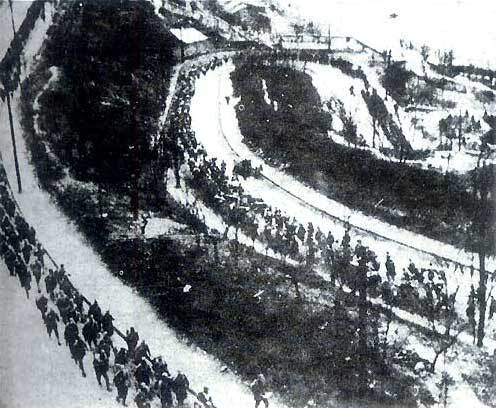 Chinese troops at Kunlunguan Pass, Guangxi Province, 18 Dec 1939 (public domain via WW2 Database)