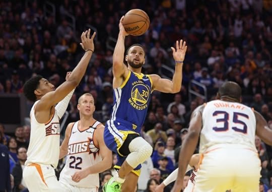 Golden State Warriors' Stephen Curry drives the lane against the Phoenix Suns in the fourth quarter, Saturday, Dec. 28, 2024, at Chase Center in San Francisco, Calif. (Karl Mondon/Bay Area News Group)