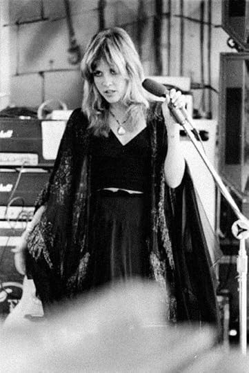 what-kind-of-style-would-you-say-stevie-nicks-had-has-v0-5sn3q4z2qwpb1