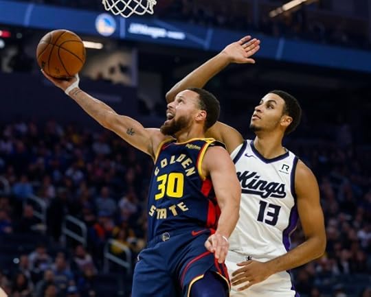 Golden State Warriors' Stephen Curry (30) take a shot against Sacramento Kings' Keegan Murray (13) in the second quarter at the Chase Center in San Francisco, Calif., on Sunday, Jan. 5, 2025. (Nhat V. Meyer/Bay Area News Group)