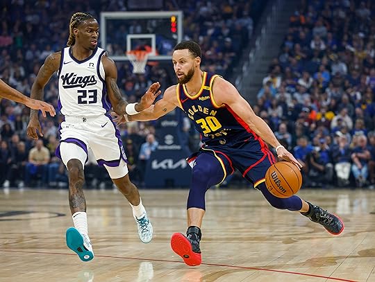 Golden State Warriors’ Stephen Curry (30) dribbles against Sacramento Kings’...