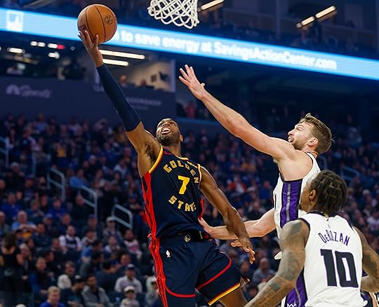 Golden State Warriors’ Buddy Hield (7) takes a shot against...