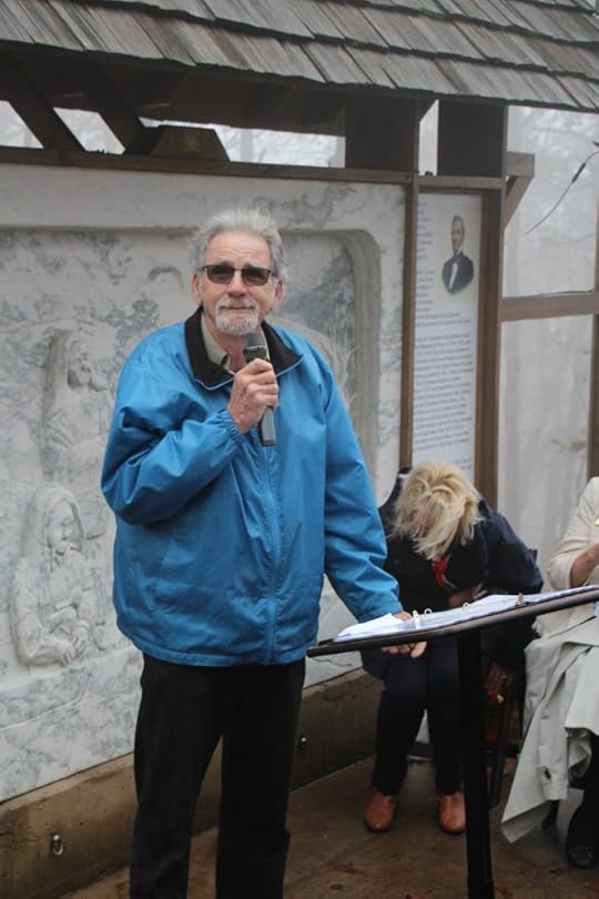Steve Stone speaking to the assembled group.