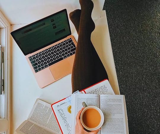 HOW TO CREATE AN AUTHOR NEWSLETTERLAPTOP AND BOOKS