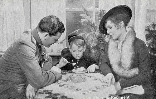 Frits van Dongen, Hansje Andriessen and Jopie Koopman in De Big van het Regiment (1935)