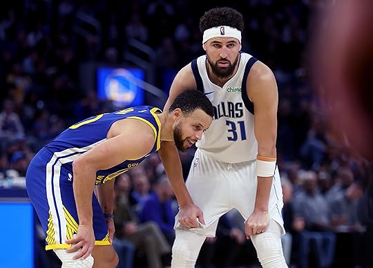 Golden State Warriors’ Stephen Curry #30 guards Dallas Mavericks’ Klay...