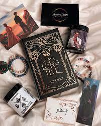 ✨Long Live by V.B. Lacey from Aurora Crate✨ I'm obsessed with this edition from @auroracratebookbox of Long Live by @vblacey.books The art, the extras, the packaging and shipping! It's all top tier.