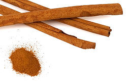 Cinnamon sticks and ground cinnamon
