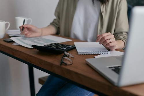 How to Manage Student Debt While Pursuing Higher Education