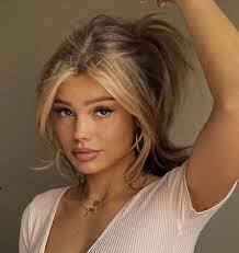 Pin by Andrew on glw | Brown eyes blonde hair, Blonde hair brown eyes, Honey blonde hair