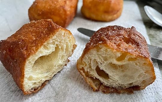 Fastnacht cut in half, showing white interior crumb, sitting on white papertowel.