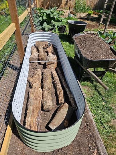 Hügelkultur gardening,