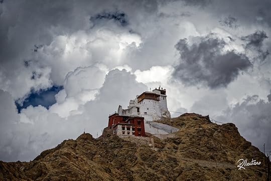 palace-in-the-clouds-riccardo-mantero.jpg