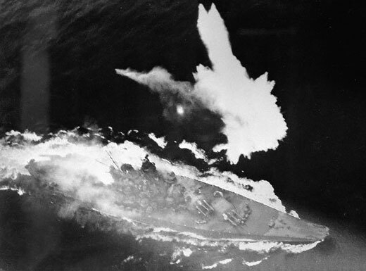 Battleship Yamato under aerial attack in the East China Sea, 7 Apr 1945 (US Naval History and Heritage Command: L42-09.06.05) 