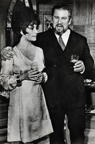 Elizabeth Taylor and Peter Ustinov in The Comedians (1967)