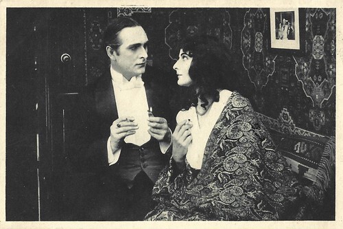 Olaf Fönss and Alma Hinding in Atlantis (1913)