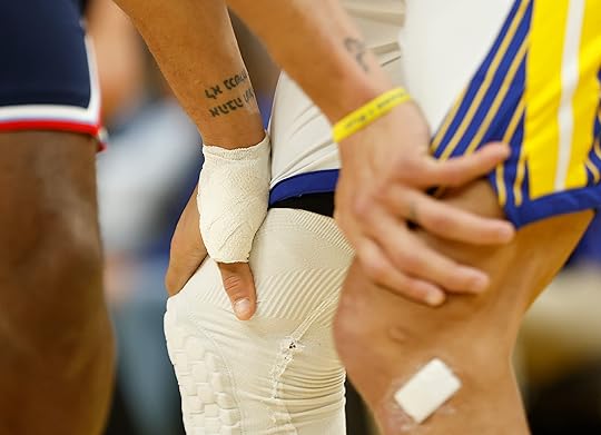 Golden State Warriors’ Stephen Curry (30) right hand his wrapped...