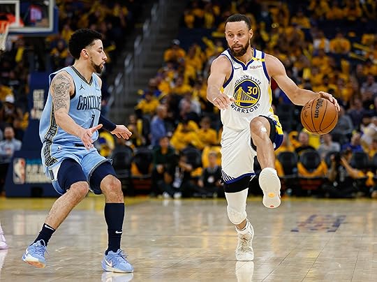 Golden State Warriors’ Stephen Curry (30) dribbles against Memphis Grizzlies’...