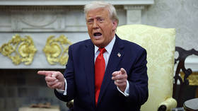 US threatens China with 245% tariff