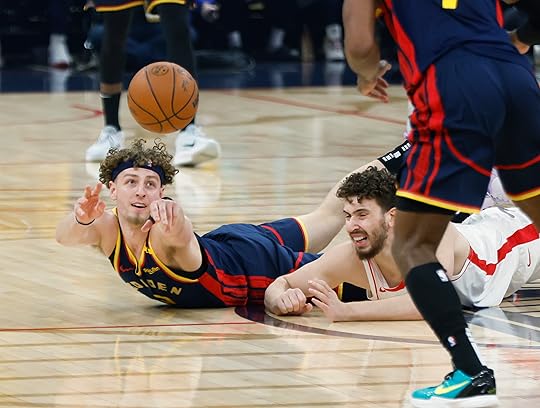 Golden State Warriors’ Brandin Podziemski (2) forces a turnover against...