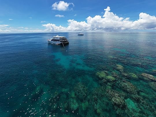sustainable luxury tourism - divers den boat