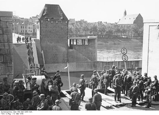 German troops waiting to cross the River Maas in Maastricht, the Netherlands, 10 May 1940 (German Federal Archive: Bild 146-1981-064-18A)