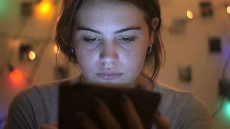 Virginia passes law to limit time teens spend on social media to one ...